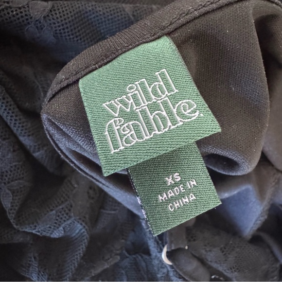 Elegant Black Lace Maxi Dress - Picture 16 of 16